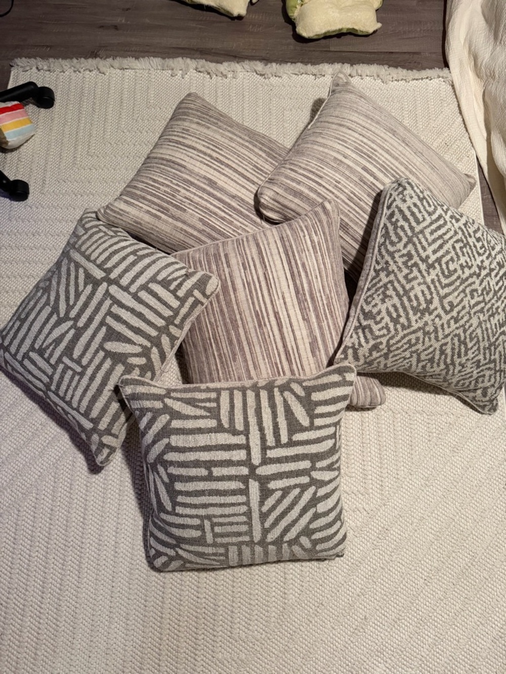 6 Original Cindy Crawford Home Monterey Park Sectional Accent Pillows